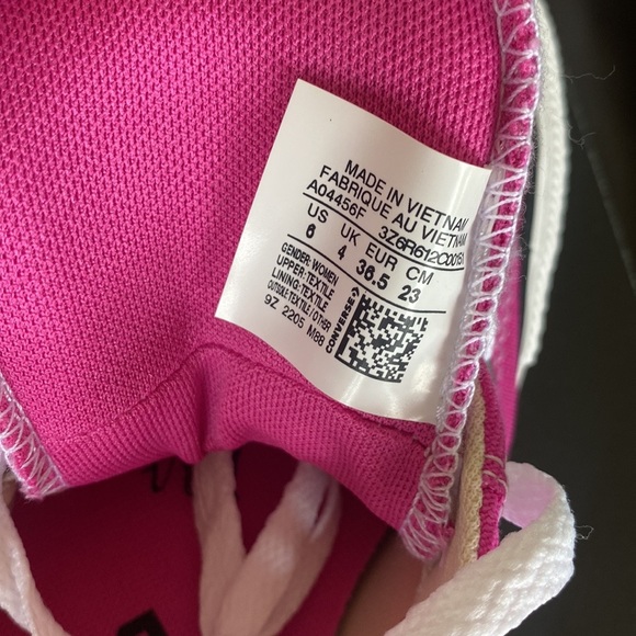 CONVERSE CHUCK TAVLOR ALL STAR MADISON
SNEAKER - FUSCHIA NEW WITH BOX. #1 - Picture 6 of 11